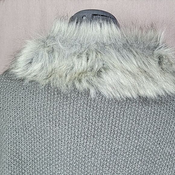 **MIXIT Faux Fur Oversized Cape Sweater OS - Picture 6 of 8